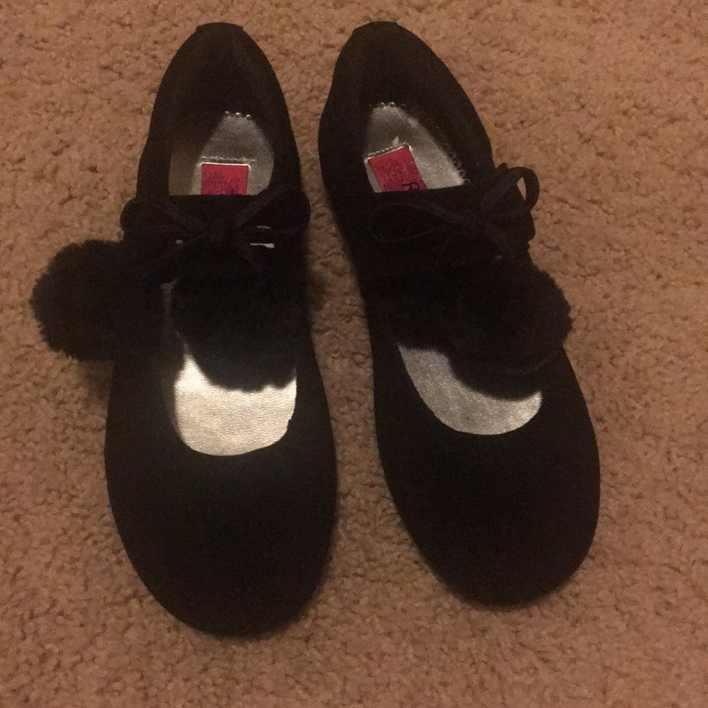New price ❤️❤️NWOT black shoes with ball ties